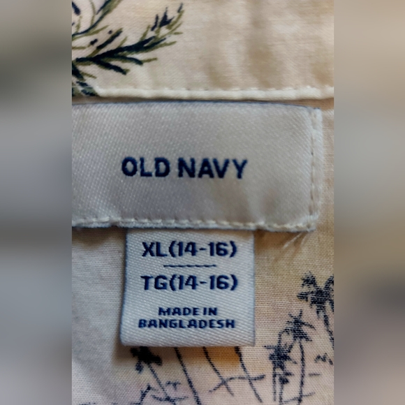 Old Navy boys button down Hawaiian style shirt - Picture 4 of 5